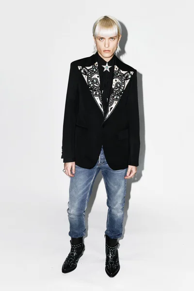 Look 3